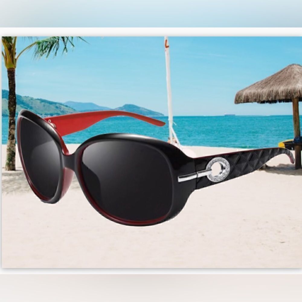 SUNGLASSES FASHION WOMEN OVERSIZE WITH SILVER HARDWARE AND DIAMOND ACCENTS. - Picture 2 of 6